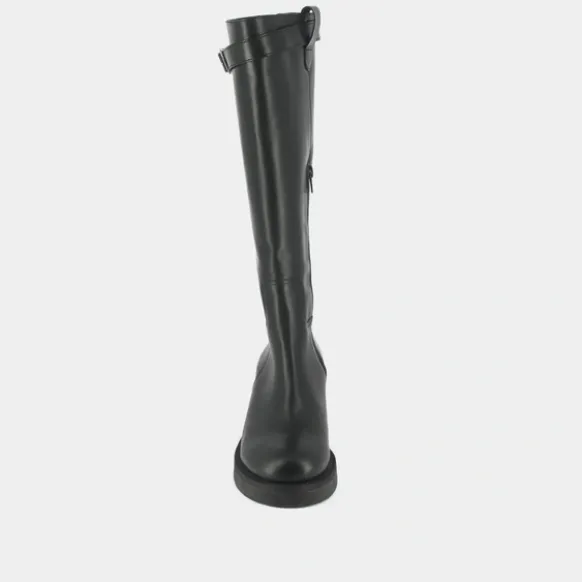 Bottes à talons et détails argentés