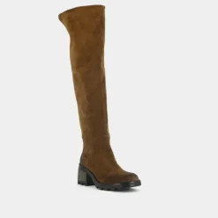 Bottes à talons et semelles crantées