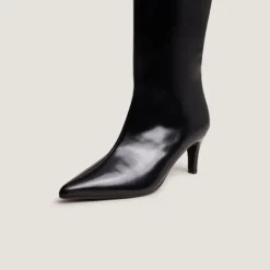 Bottes à talons fins et bouts pointus