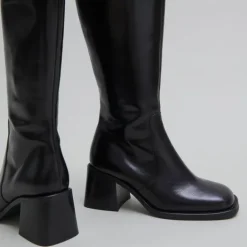 Bottes à talons épais et bouts carrés