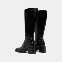 Bottes à talons épais et bouts carrés