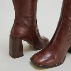 Bottes hautes à bouts carrés