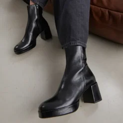 Bottines à bouts carrés