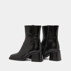 Bottines à bouts carrés et coutures apparentes