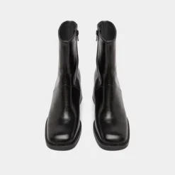 Bottines à bouts carrés et coutures apparentes