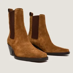 Bottines à bouts pointus et talons biseautés