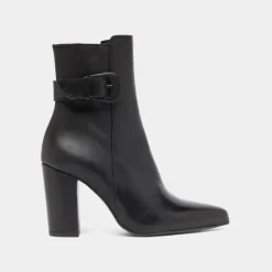 Bottines à bouts pointus et boucles
