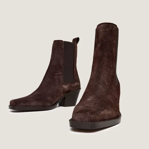 Bottines à bouts pointus et talons biseautés