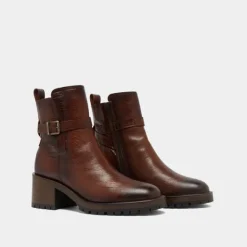 Bottines à bouts ronds et boucles