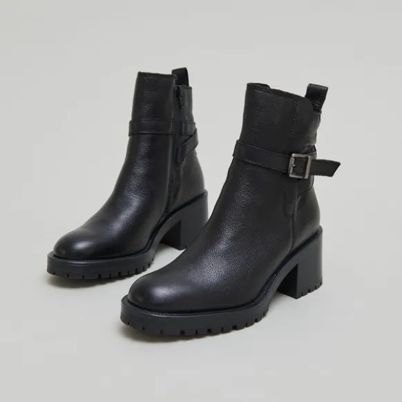 Bottines à bouts ronds et boucles