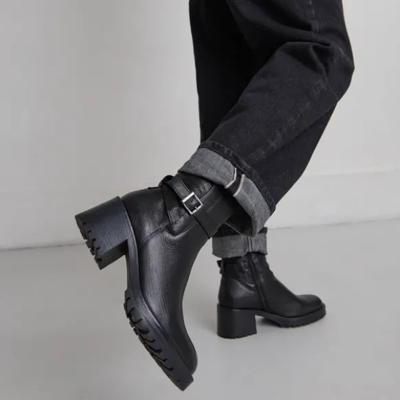 Bottines à bouts ronds et boucles