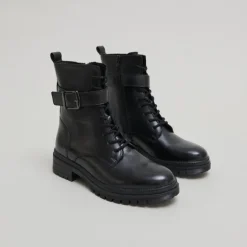 Bottines à lacets et semelles crantées