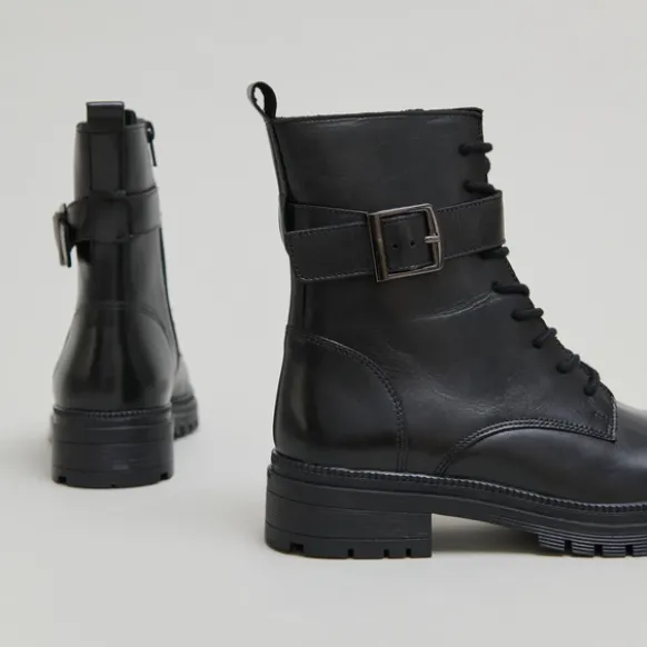 Bottines à lacets et semelles crantées