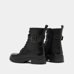 Bottines à lacets et semelles crantées