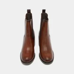 Bottines à élastiques et bouts arrondis....