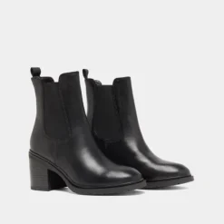 Bottines à élastiques et bouts arrondis....