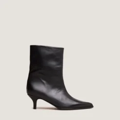 Bottines à petits talons fins et bouts pointus