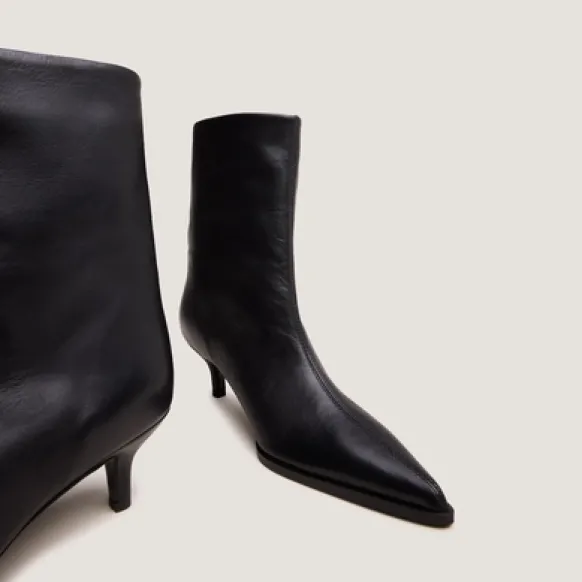Bottines à petits talons fins et bouts pointus