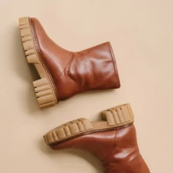Bottines à semelles crantées
