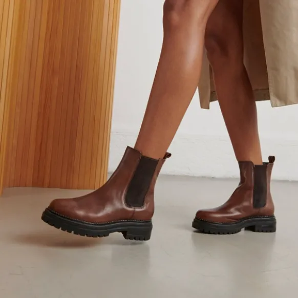 Bottines à semelles crantées et élastiques