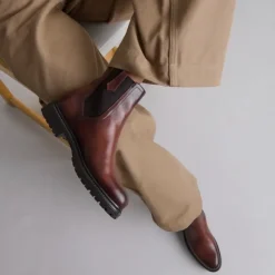 Bottines à semelles crantées et élastiques