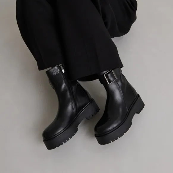 Bottines à semelles crantées