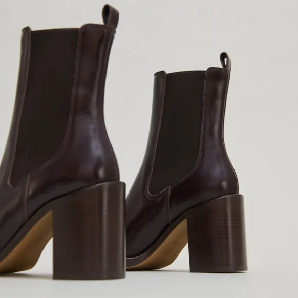 Bottines à talons débordants