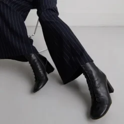 Bottines à talons et à lacets