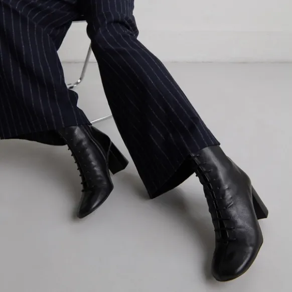 Bottines à talons et à lacets
