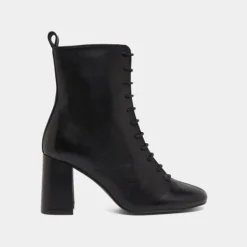 Bottines à talons et à lacets
