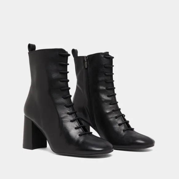 Bottines à talons et à lacets
