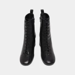 Bottines à talons et à lacets