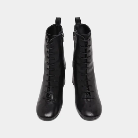 Bottines à talons et à lacets
