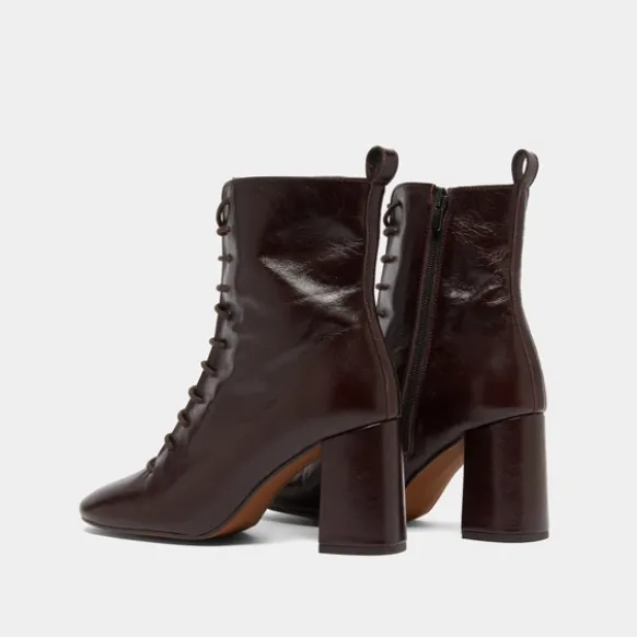 Bottines à talons et à lacets