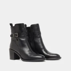 Bottines à talons et boucles