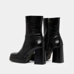Bottines à talons et bouts carrés