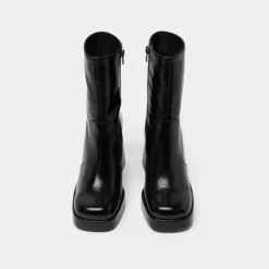 Bottines à talons et bouts carrés