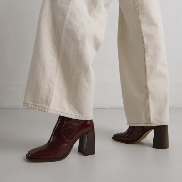 Bottines à talons et bouts carrés