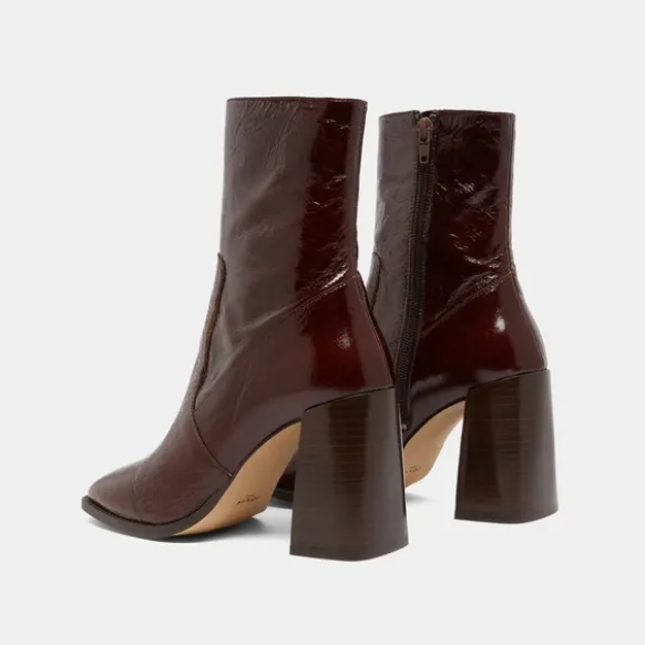 Bottines à talons et bouts carrés