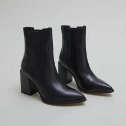 Bottines à talons et bouts pointus