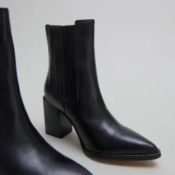 Bottines à talons et bouts pointus