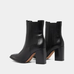 Bottines à talons et bouts pointus