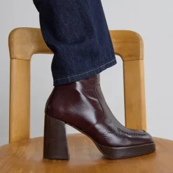 Bottines à talons et bouts carrés