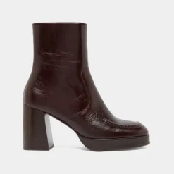 Bottines à talons et bouts carrés