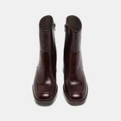 Bottines à talons et bouts carrés
