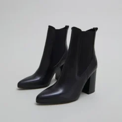Bottines à talons et bouts pointus
