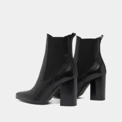 Bottines à talons et bouts pointus