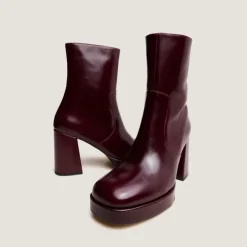Bottines à talons et bouts carrés