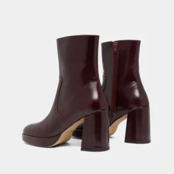 Bottines à talons et bouts carrés