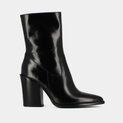 Bottines à talons et bouts pointus
